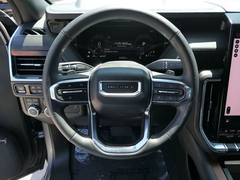 Used 2025 GMC Yukon XL Denali AWD/4WD image 19