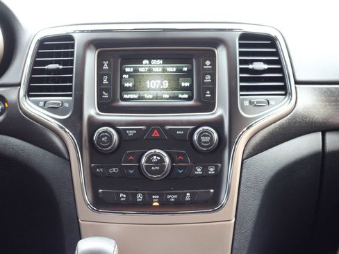 Used 2016 Jeep Grand Cherokee Laredo w/ Quick Order Package 23E AWD/4WD image 18