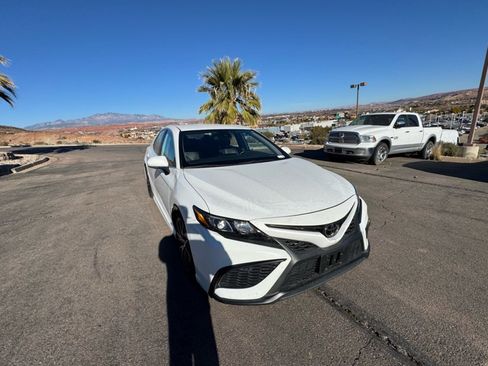 Used 2023 Toyota Camry SE image 7
