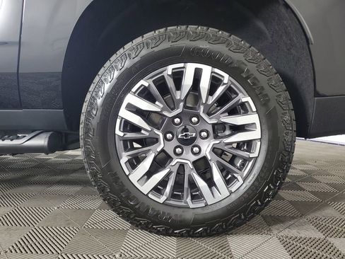 New 2026 Chevrolet Suburban Z71 w/ Comfort Package image 32