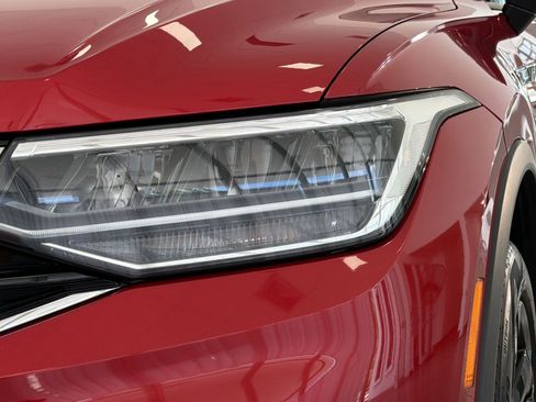 Certified 2024 Volkswagen Tiguan SE R-Line FWD image 12