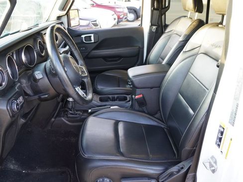 Used 2021 Jeep Wrangler Unlimited Sahara AWD/4WD image 4