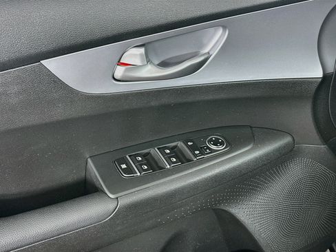 Used 2023 Kia Forte LXS FWD image 15