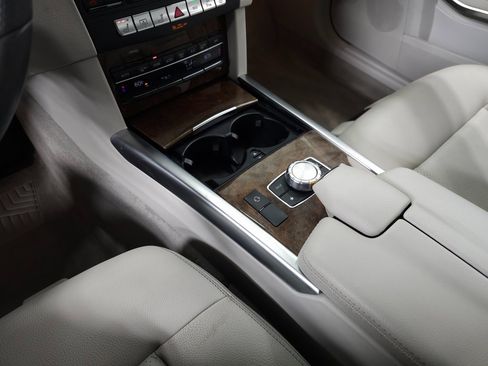 Used 2014 Mercedes-Benz E 350 4MATIC Sedan image 25