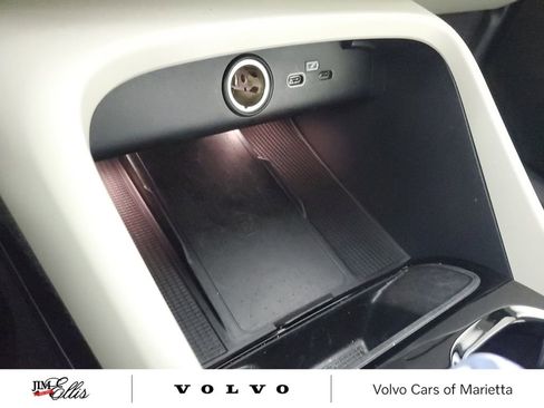 Used 2026 Volvo XC40 B5 Ultra w/ Climate Package image 32