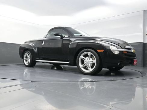 Used 2004 Chevrolet SSR w/ Preferred Equipment Group RWD image 27