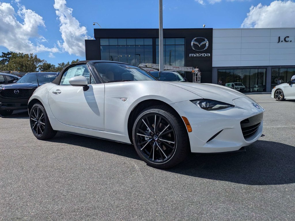 New 2026 MAZDA MX-5 Miata Grand Touring RWD image 2
