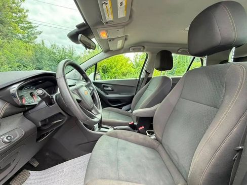 Used 2018 Chevrolet Trax LS AWD/4WD image 11