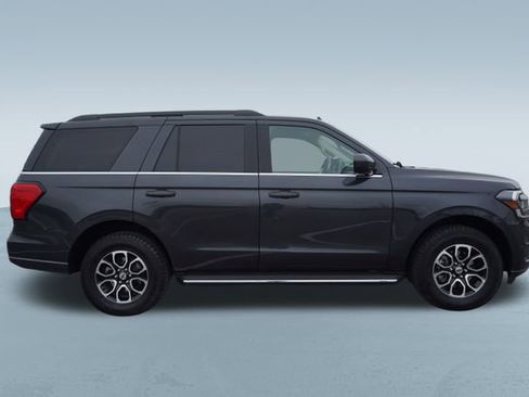 Used 2023 Ford Expedition XLT image 9