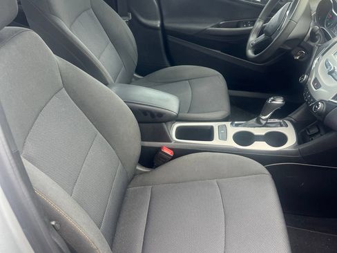 Used 2018 Chevrolet Cruze LS FWD image 10