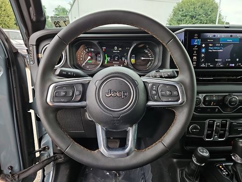 Used 2024 Jeep Wrangler Unlimited Sahara AWD/4WD image 20