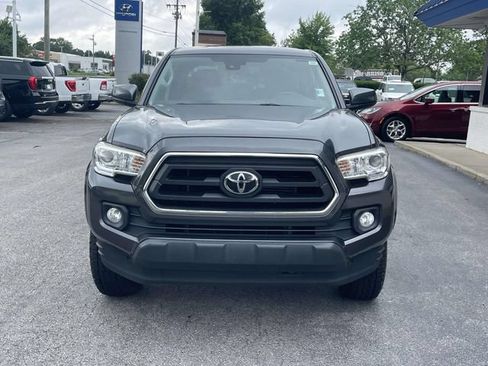 Used 2020 Toyota Tacoma SR5 RWD image 2