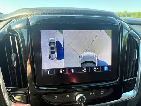 Used 2023 Chevrolet Traverse LT w/ LT Premium Package AWD/4WD image 26