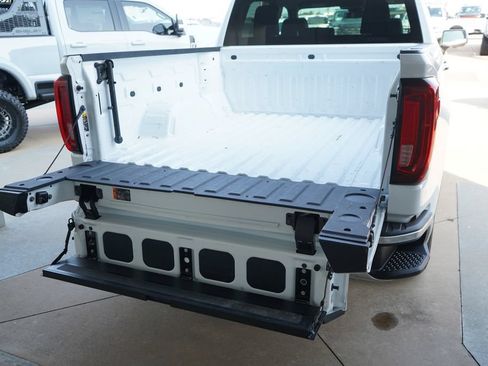 Used 2025 GMC Sierra 1500 SLT RWD image 18