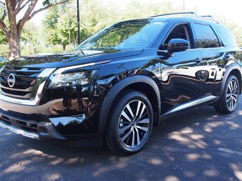 New 2025 Nissan Pathfinder Platinum w/ Cargo Package image 3