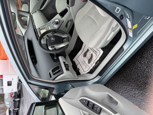 Used 2015 Toyota Prius Three image 3