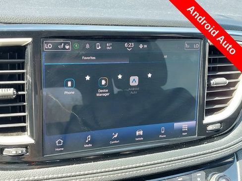 Used 2023 Chrysler Pacifica Touring image 15