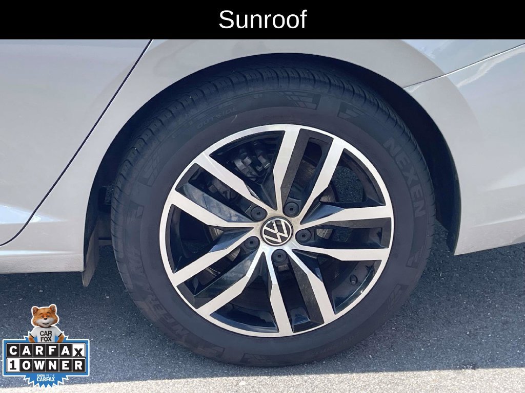 Used 2025 Volkswagen Jetta SE FWD image 9
