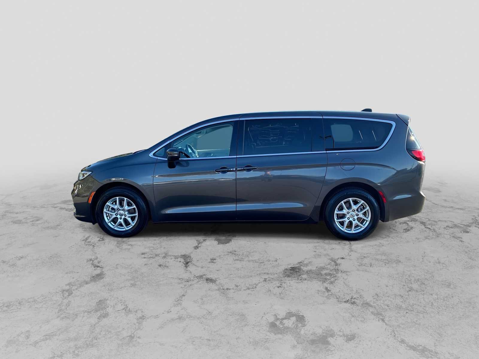 Used 2023 Chrysler Pacifica Touring-L FWD image 5