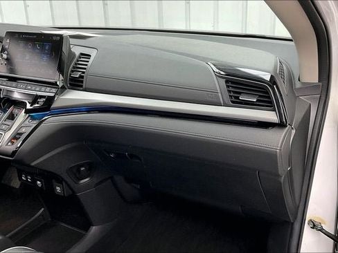 Certified 2025 Honda Odyssey Touring image 18