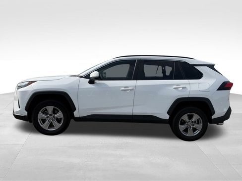 Used 2022 Toyota RAV4 XLE FWD image 2
