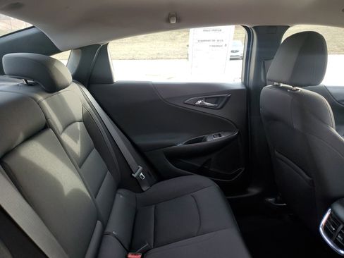 Used 2021 Chevrolet Malibu LT image 32