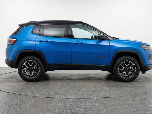 Used 2025 Jeep Compass Trailhawk AWD/4WD image 11