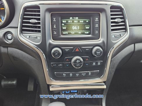 Used 2017 Jeep Grand Cherokee Laredo image 15