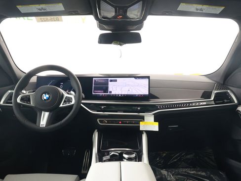 Used 2025 BMW X6 xDrive40i w/ Parking Assistance Package image 13