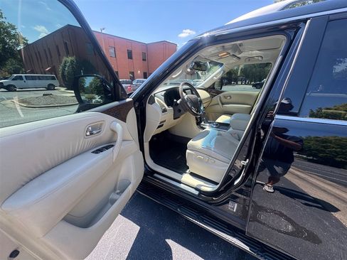 Used 2017 INFINITI QX80 4WD w/ Driver Assistance Package image 14