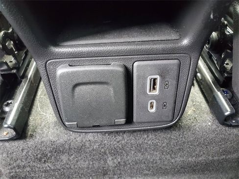 Used 2020 Buick Encore GX Essence image 34