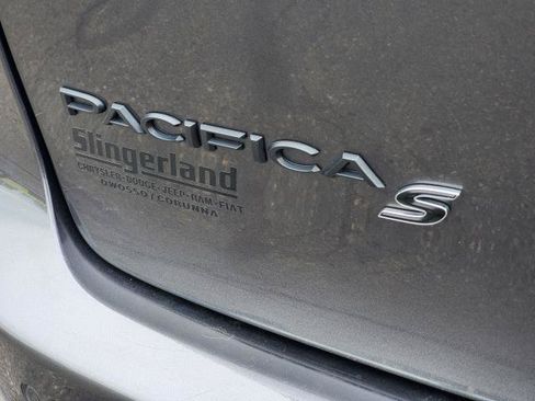 Used 2022 Chrysler Pacifica Touring-L w/ Uconnect Theater Family Group FWD image 32