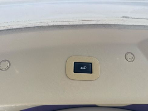 Used 2011 INFINITI QX56 4WD w/ Deluxe Touring Pkg image 9