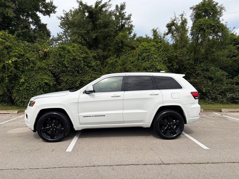 Used 2015 Jeep Grand Cherokee Altitude AWD/4WD image 2