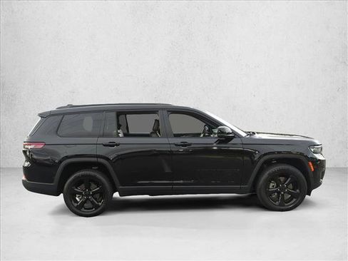 Used 2022 Jeep Grand Cherokee L Laredo AWD/4WD image 4