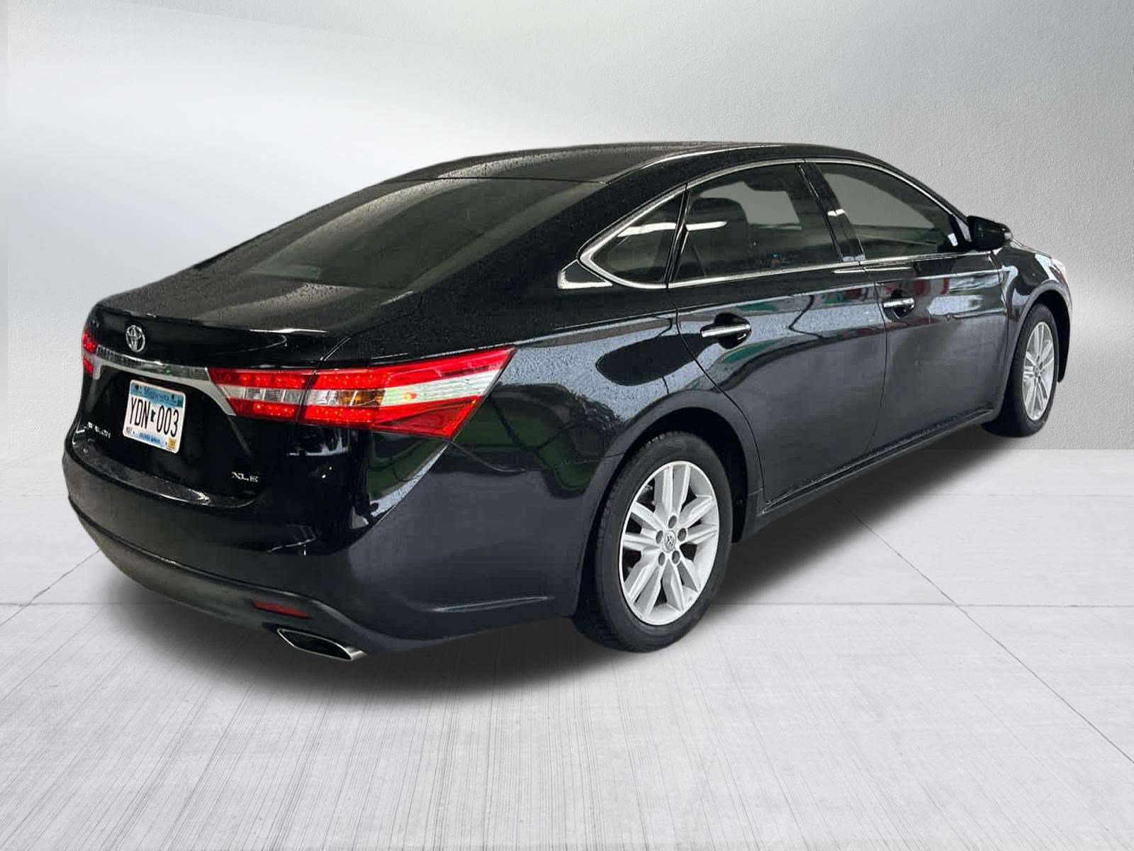 Used 2013 Toyota Avalon XLE Premium FWD image 5