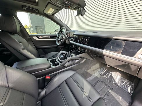 Used 2024 Porsche Cayenne S image 36
