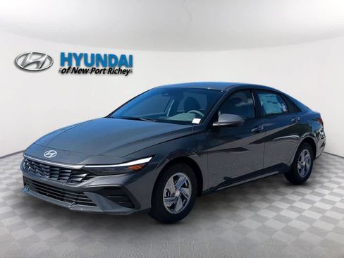 New 2026 Hyundai Elantra SE FWD image 1