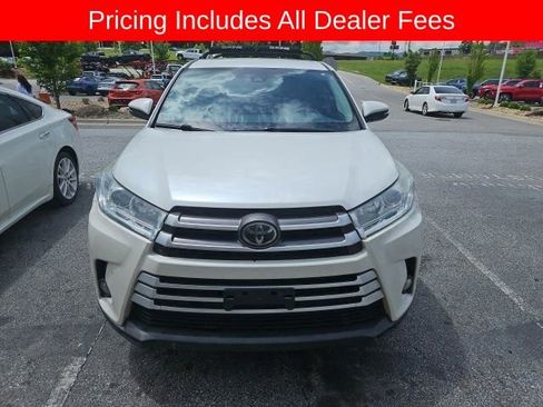 Used 2018 Toyota Highlander Plus AWD/4WD image 2