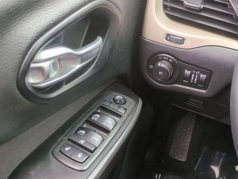 Used 2014 Jeep Cherokee Latitude FWD image 37