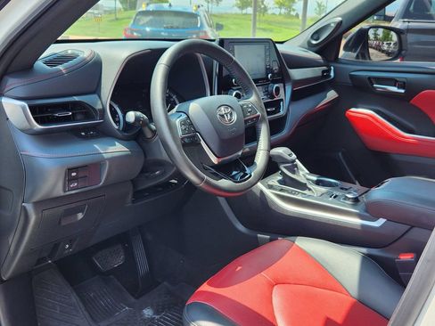 Used 2021 Toyota Highlander XSE AWD/4WD image 8