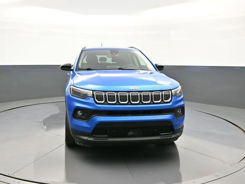 Used 2022 Jeep Compass Latitude w/ Sun and Sound Group AWD/4WD image 2