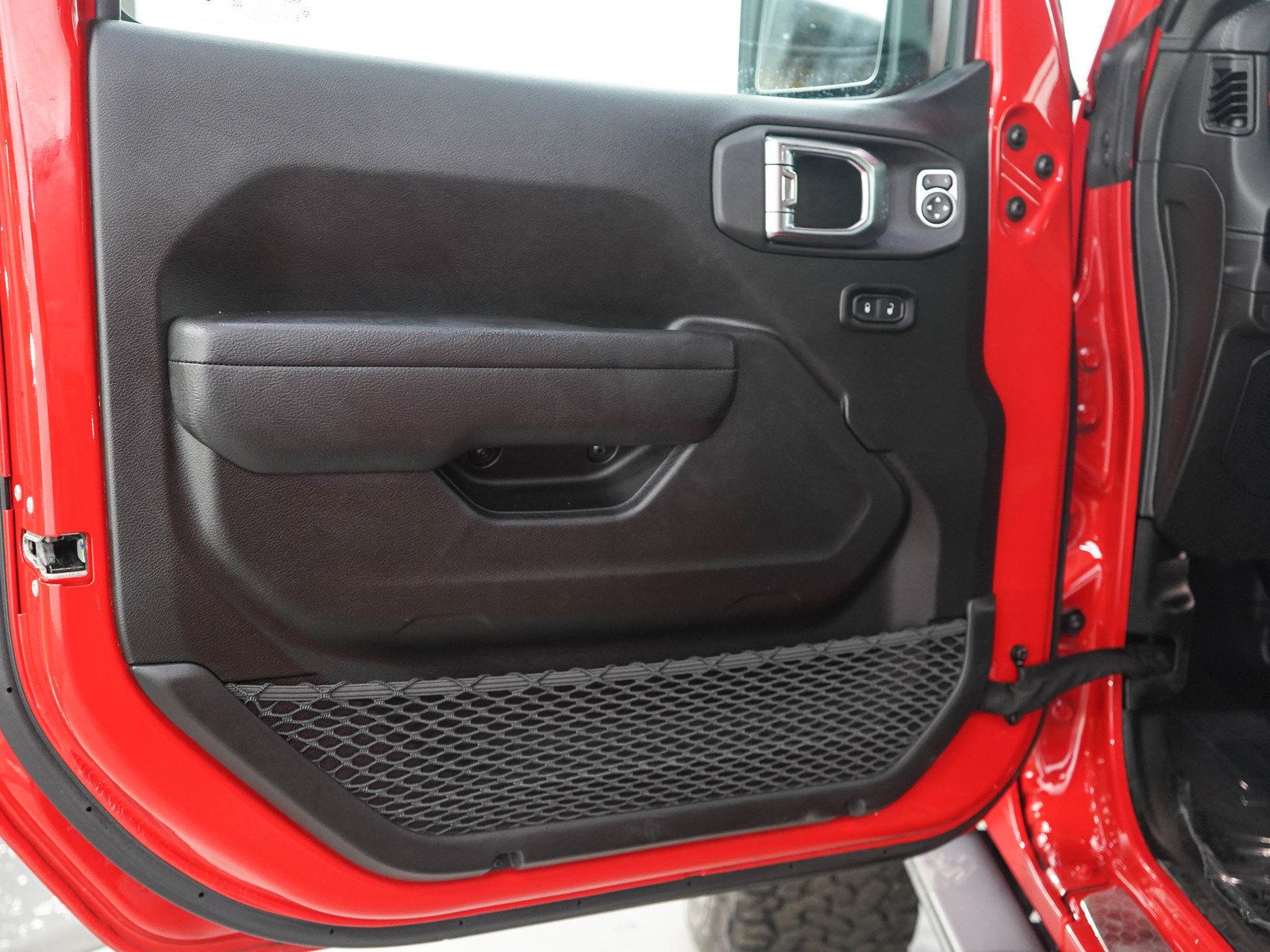 Used 2025 Jeep Wrangler Unlimited Rubicon w/ XTREMEE 35" Tire Package AWD/4WD image 18