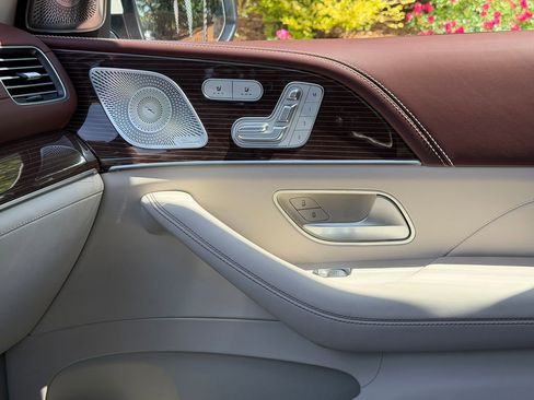 Used 2023 Mercedes-Benz Maybach GLS 600 4MATIC image 38