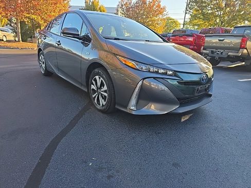 Certified 2018 Toyota Prius Prime Plus image 10