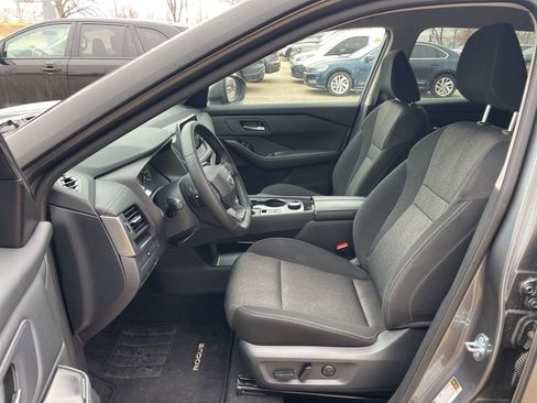 Used 2025 Nissan Rogue SV image 8