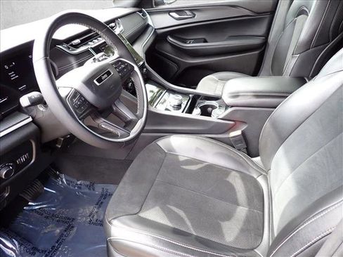 Used 2023 Jeep Grand Cherokee Altitude AWD/4WD image 12