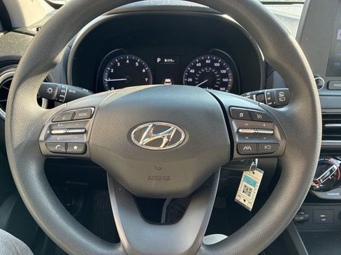 Used 2022 Hyundai Kona SE image 13