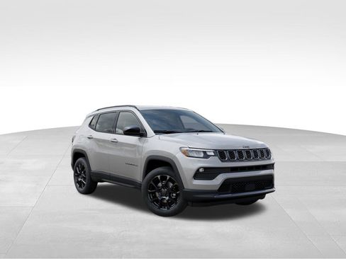 Used 2026 Jeep Compass Latitude w/ Quick Order Package 29K AWD/4WD image 7