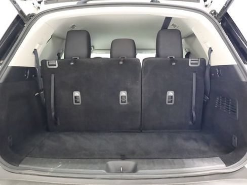 Used 2025 Nissan Pathfinder SV AWD/4WD image 33
